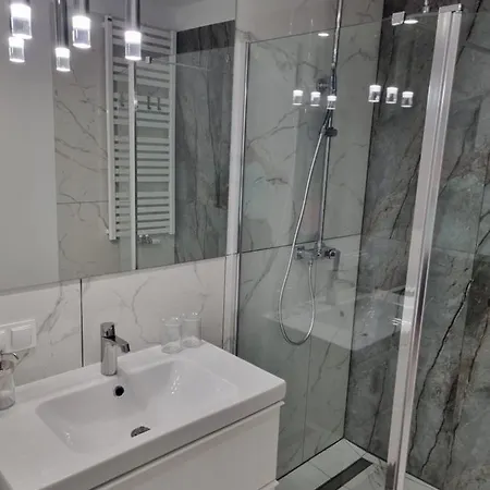 Center Zwierzyniecka Centrum, Targi, Mtp 24h Self Check-in, Parking *