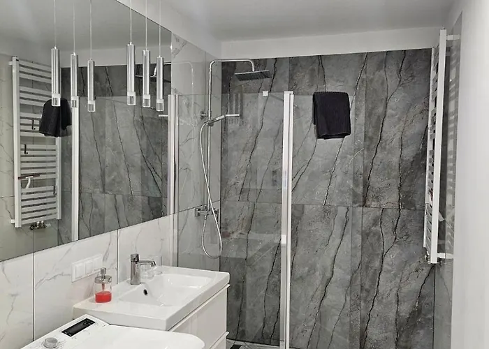 Center Zwierzyniecka Centrum, Targi, Mtp 24h Self Check-in, Parking * Poznań